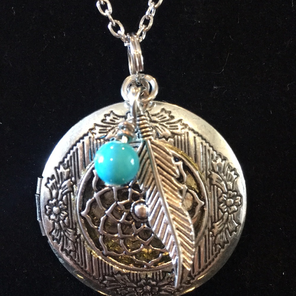 Aromatherapy essential oils diffuser necklace - Picture 2 of 7